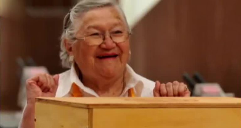 A la Abuelita Eliana no le alcanza la pensión para pagar sus gastos médicos (2/2)