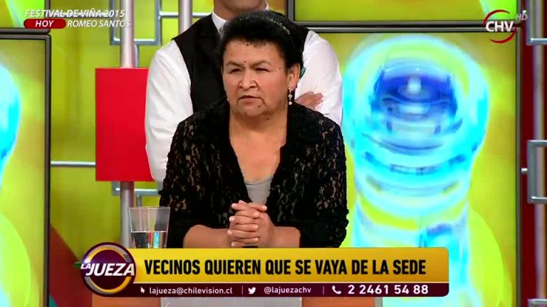 Quiere que vecinos desalojen sede por malas condiciones del recinto (parte 1)