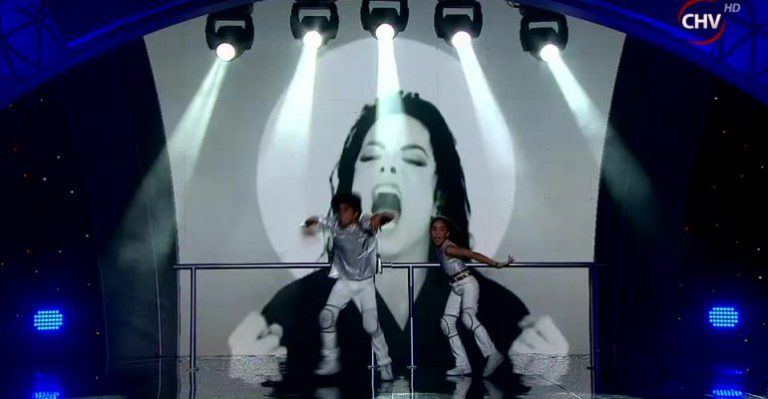 Emiliano y Sofía sumaron un punto para los Superpoderosos en desafío de baile