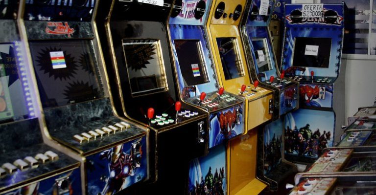 Máquinas tragamonedas: El costoso vicio de las mujeres solas