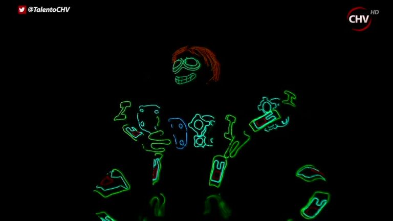 Animatron sorprendió al público de Talento Chileno con un show de luces y baile
