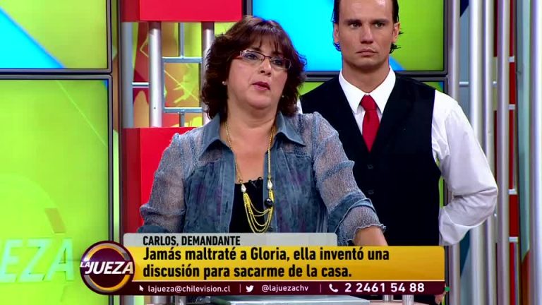 Ex pareja en conflicto por divorcio y propiedad (2/3)