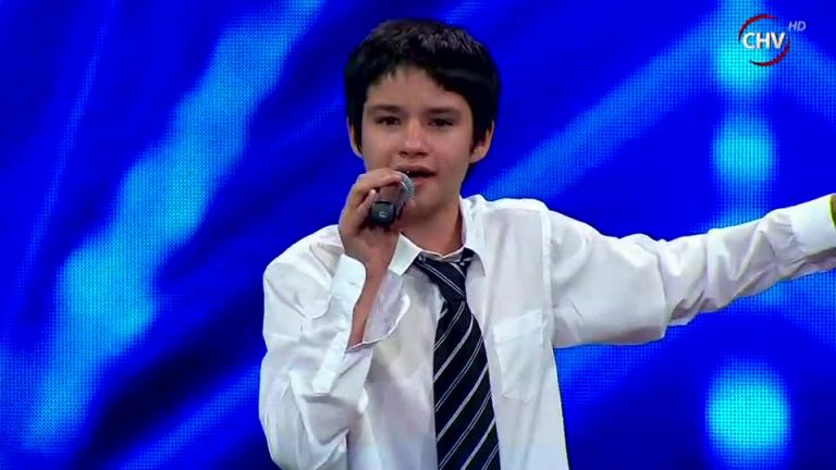 Benjamín cautivó con su gran voz y desplante sobre el escenario de Talento Chileno