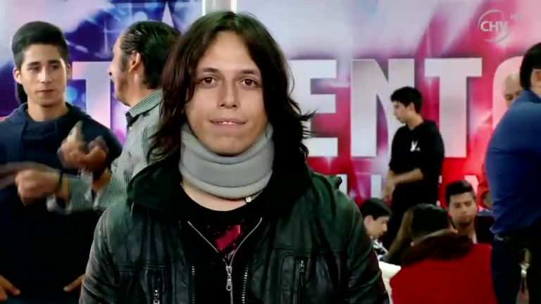 Joyan confundió y alegró con su stand up comedy al jurado de Talento Chileno