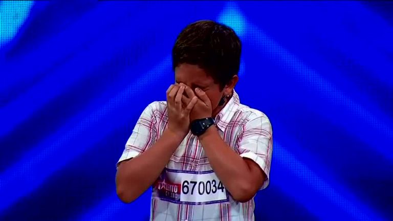 Nicolás Ruiz se emocionó luego de su aplaudida rutina de imitaciones en Talento Chileno​