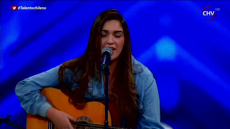 La armoniosa voz de la valdiviana Claudia Obregón se hizo presente en Talento Chileno