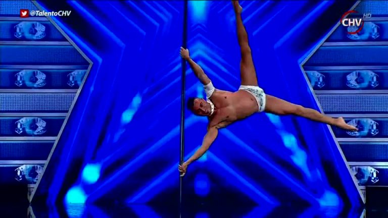 La increíble coreografía de pole dance de Marcos Daza sorprendió al jurado