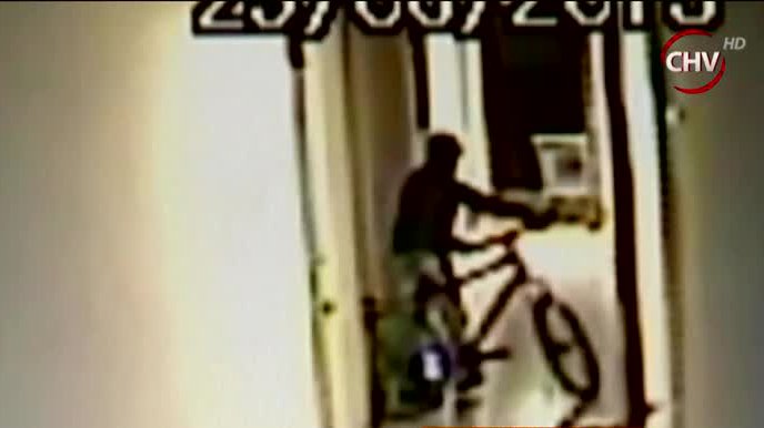 Cámaras registraron cómo actuaba conserje ladrón en edificio de Las Condes