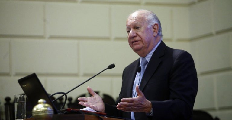 Ex Presidente Lagos estrenó sitio que pretende construir nueva constitución política