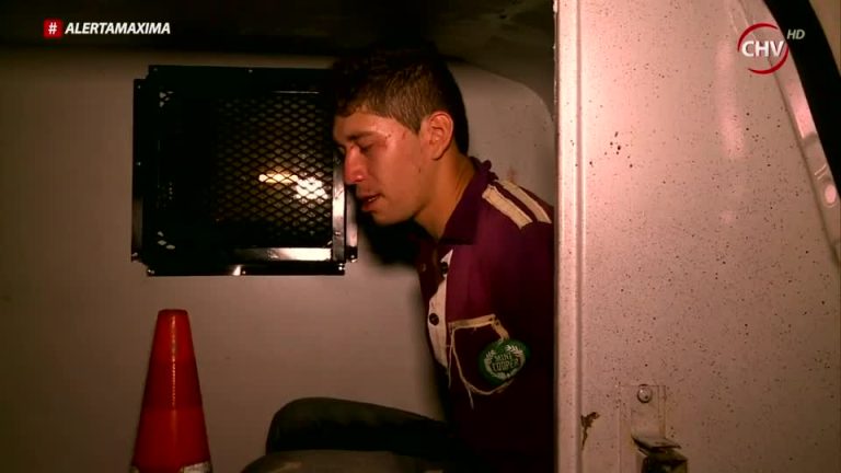 Polola se puso celosa y le rompió el parabrisas (Parte 2)