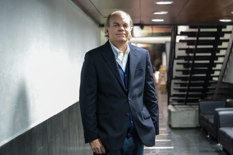 Walker y solución a crisis: Que no haya ninguna interferencia del Congreso o del ejecutivo