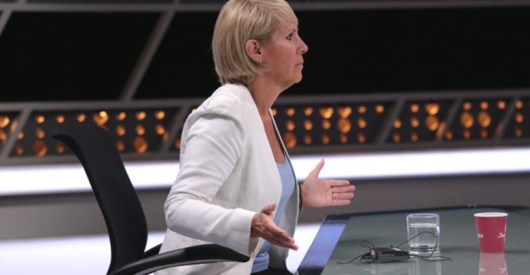 Lily Pérez propone que involucrados en financiamiento ilegal salgan de sus cargos