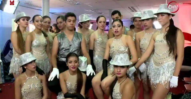 Carola de Moras entregó la Chicharra dorada a la Compañía de danza Cea