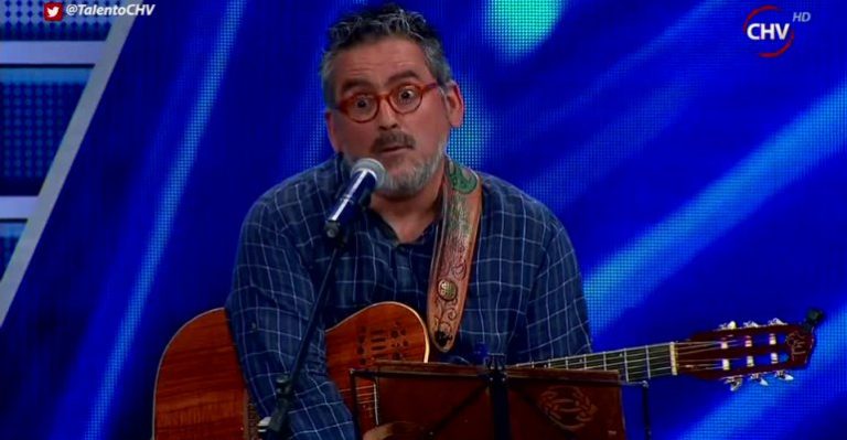 Carlos Justiniano nos dio una clase con su música y gran trayectoria a cuestas