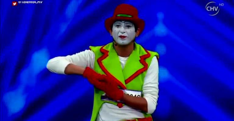 Marcos Jara, proveniente de Linares, nos hace reír con una rutina de pantomima