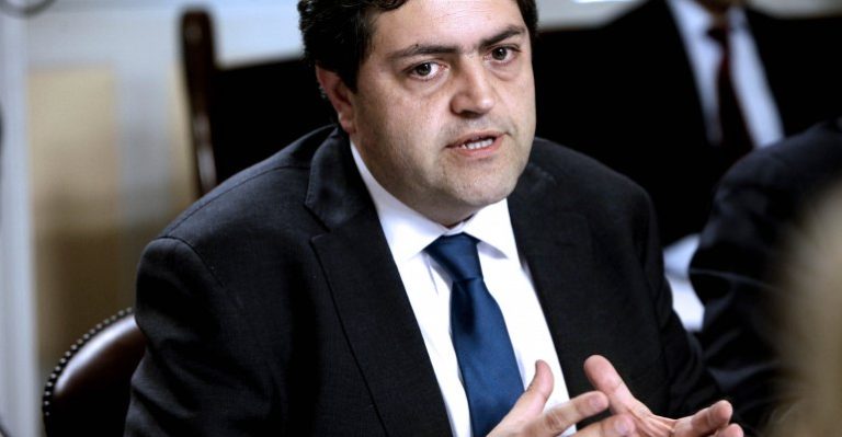 Gobierno ratifica en su cargo al director del SII, Michel Jorrat