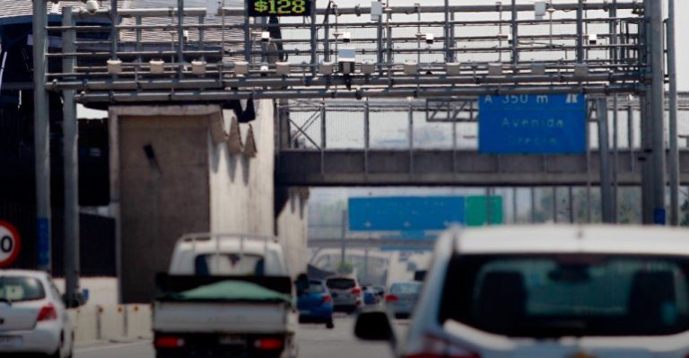 Polémico proyecto MOP: ¿Cuánto gastarán por nuevos TAG?