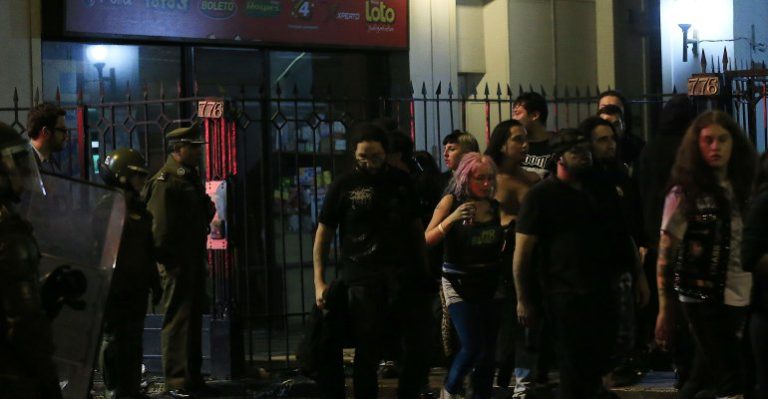 Familiares de víctimas de tragedia en concierto acusan uso de electroshock y agua