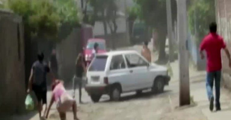 Hombre enloquecido y violento atropelló a su ex suegra