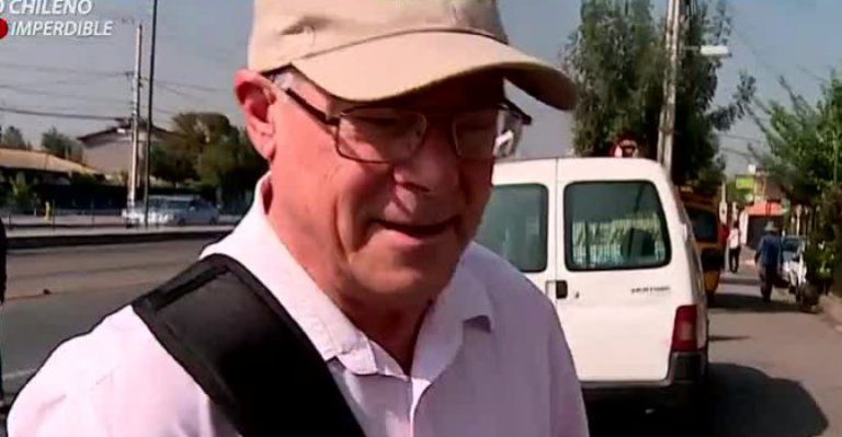 Residentes aburridos por un vecino que les hace la vida imposible