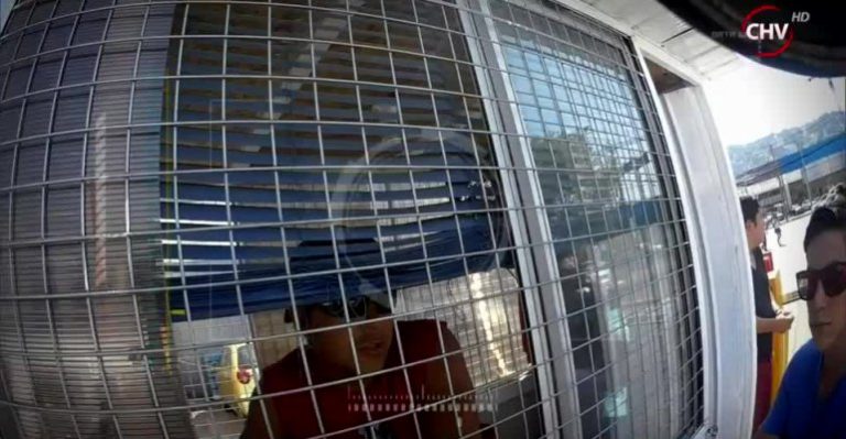 Clientes indignados acusan estafa de encargado de estacionamiento