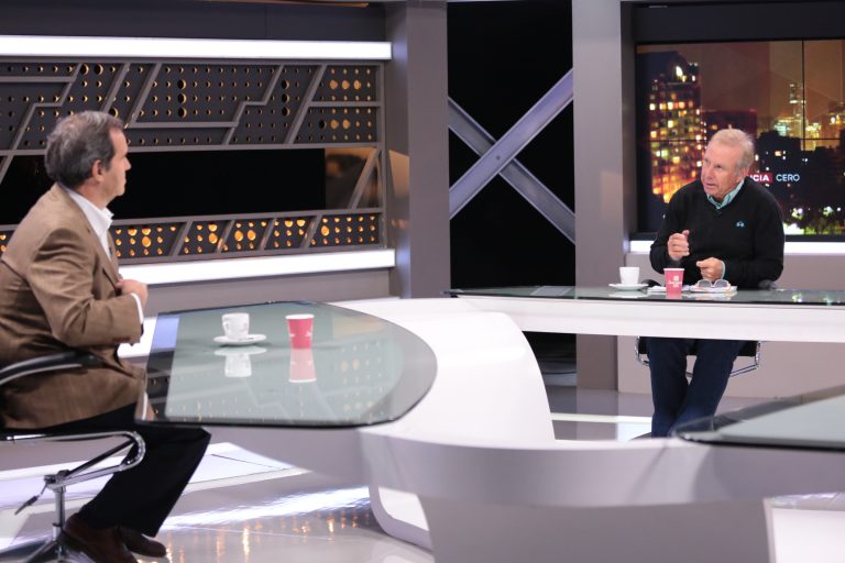 El público está de acuerdo en la decisión del Gobierno de pedir renuncia al director del SII