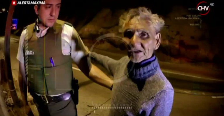 Anciano que caminaba por autopista es salvado de morir tras oportuno llamado a Plan Cuadrante