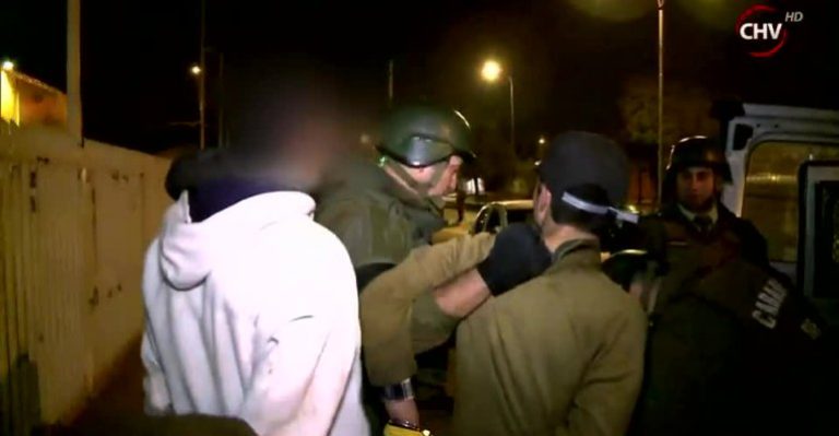 Carabineros sorprendió a dos menores en el interior de un supermercado