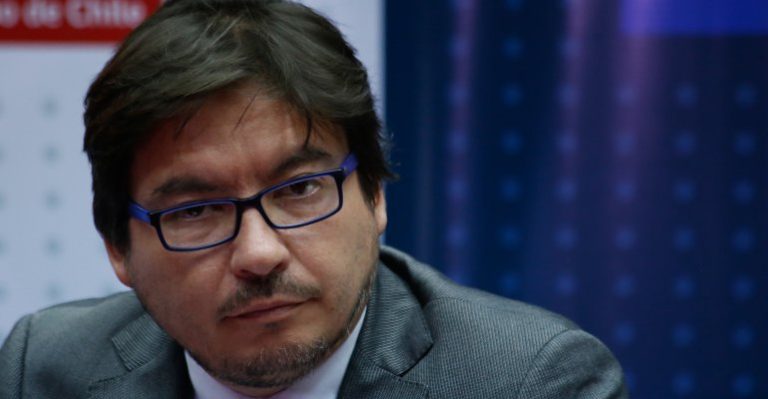 Ministro de Desarrollo social y crisis de la Arcis: 