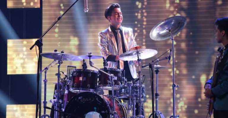Una presentación de película tuvo Diego Álvarez junto con su batería