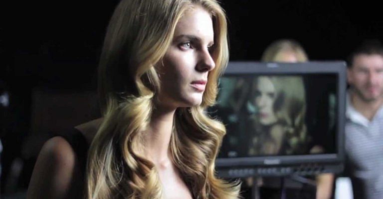 Josefina Montané deslumbró con su elegante tenida y se coronó como la mejor vestida - Parte 1