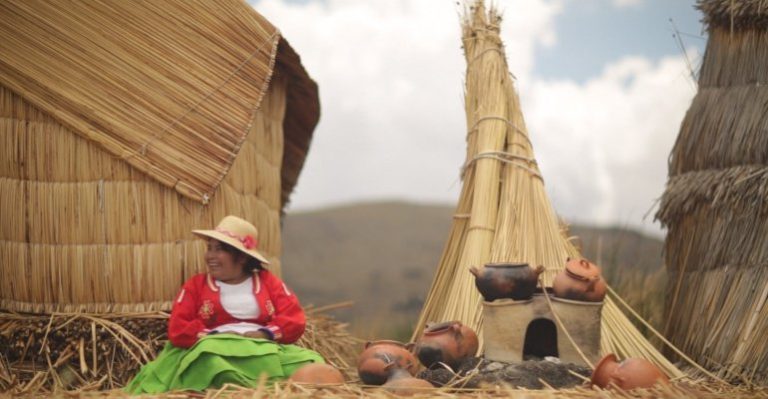 Este domingo, conoce las Islas Flotantes de Los Uros - Perú