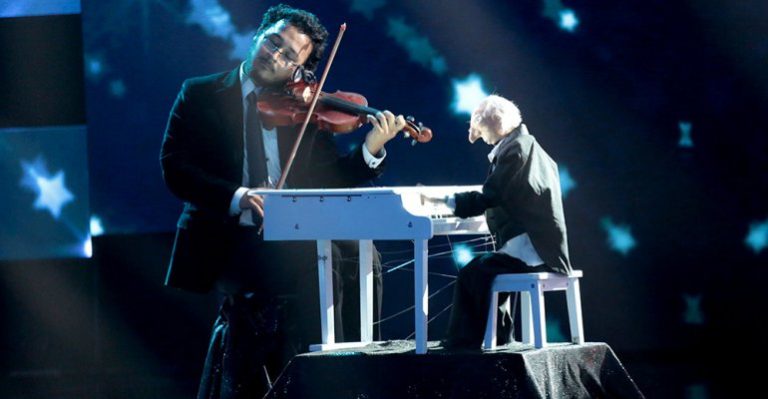Javier y Sherlock encantaron al público con la magia de su show musical en la gala de Talento Chileno