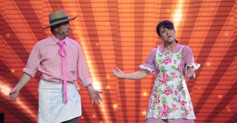 Peyuco y Maruja se la juegan con rutina de humor y picardía del campo chileno