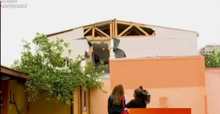 Vecinos enfrentados por ampliación de una casa - Parte 2