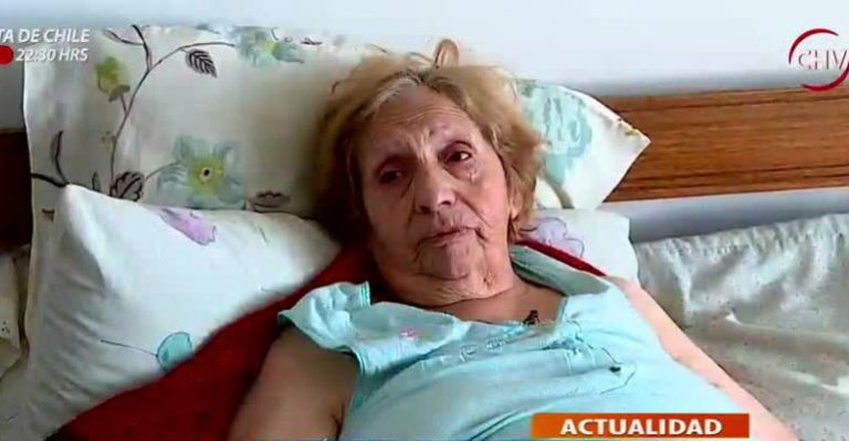 Abuelita queda con graves lesiones tras caer de cama de hospital