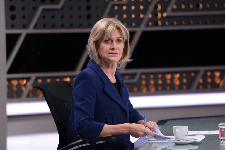 Matthei: Chile estaba a punto de jugar en Primera División y se puede ir a Tercera de nuevo