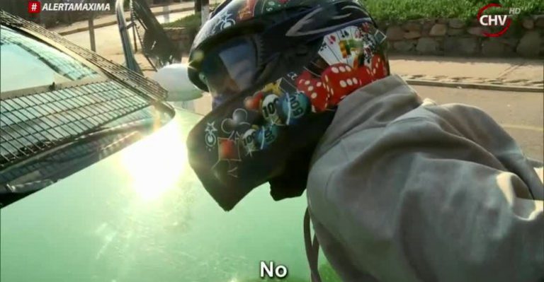 Detienen a menor de edad que huye en moto de control policial