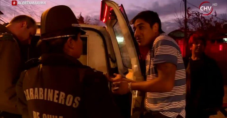 Accidente de tránsito da un vuelco y la presunta víctima se va detenida
