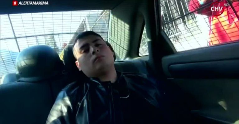 Joven choca con un vehículo tras evadir control policial