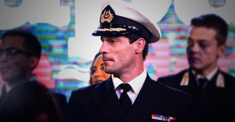 Paparazzeo a Gonzalo Valenzuela y María Gracia Omegna en pleno partido de Chile