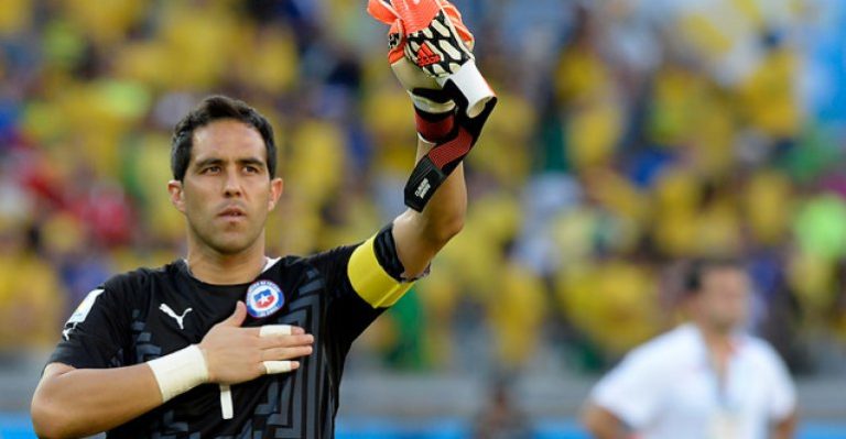 Mira el momento en que Claudio Bravo llegó a Chile para sumarse a La Roja