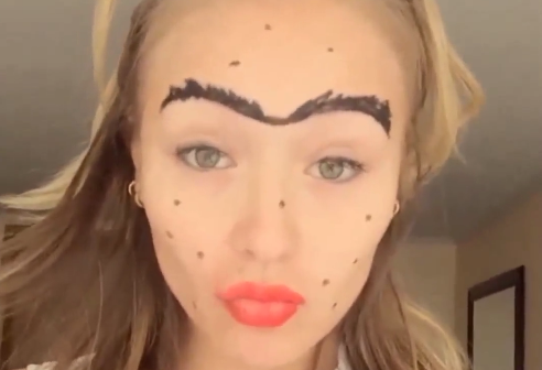 Famosas se rayan la cara en desafío “No me juzgues por la apariencia”