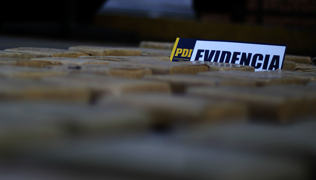 Insólitos errores narcos: Se quedaron dormidos en el auto y los capturaron