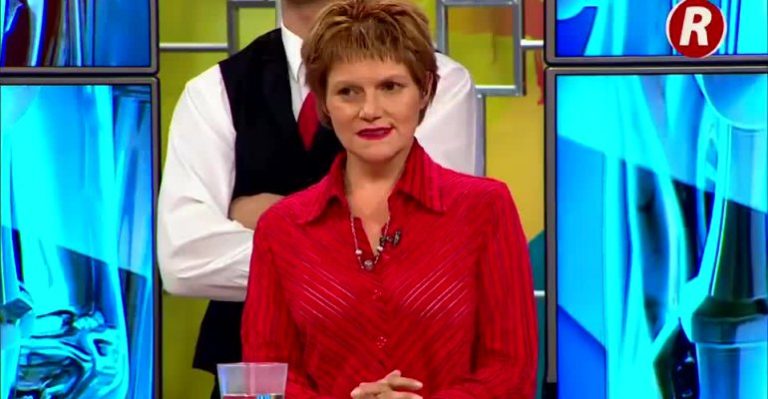 Maribel demanda a David para recobrar su amor pero él alega que ella sufre de alcoholismo