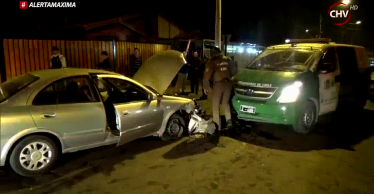 Persecución terminó con choque frontal de carabineros contra vehículo robado