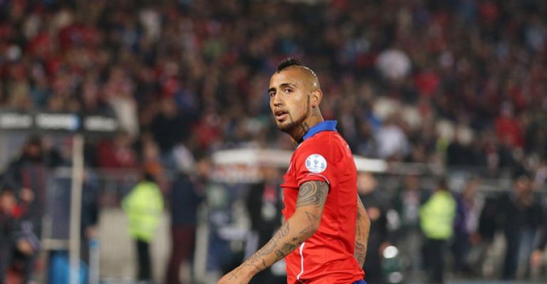 Conoce cuánto facturan a diario los astros del fútbol chileno