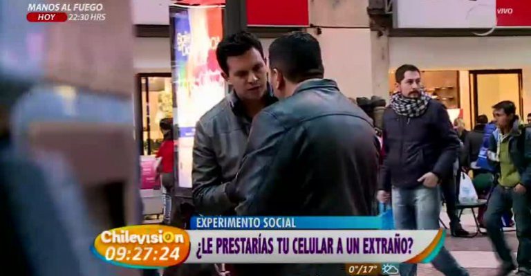Experimento a chilenos confiados: ¿Me prestaría el celular?