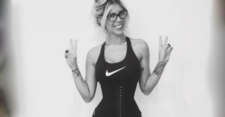 Cote López impresiona en redes sociales por fotografía con cintura de avispa