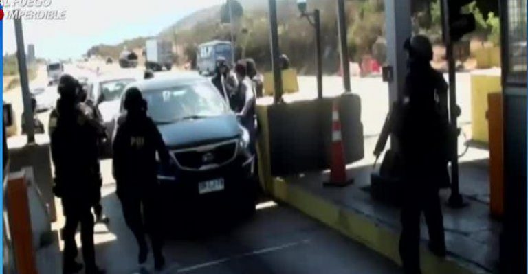 Sujetos que se hacen pasar por policías para cometer sus delitos